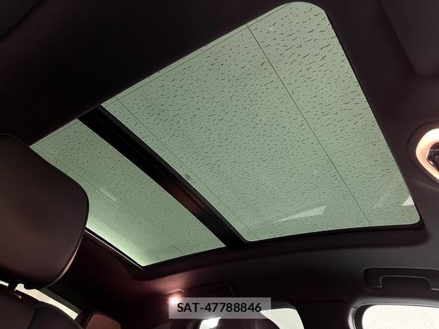 Porsche MACAN 2021-04 8551921-11