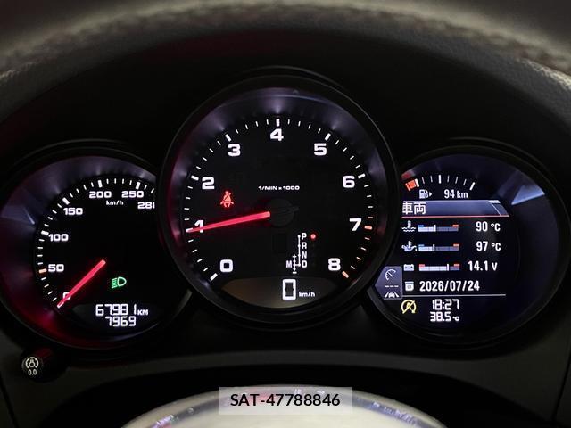 Porsche MACAN 2021-04 8551921-15