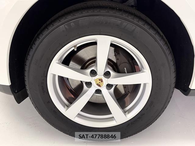 Porsche MACAN 2021-04 8551921-18
