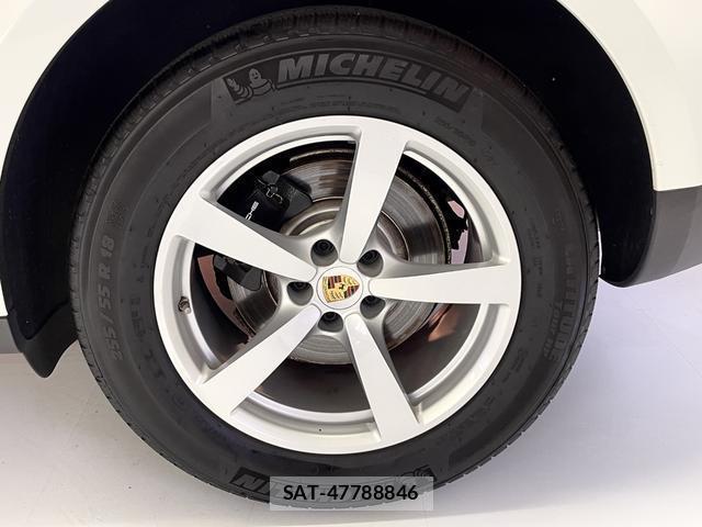 Porsche MACAN 2021-04 8551921-19