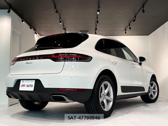 Porsche MACAN 2021-04 8551921-7