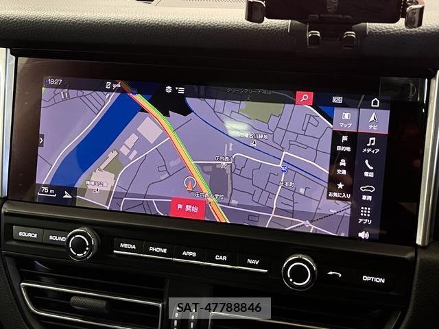 Porsche MACAN 2021-04 8551921-9