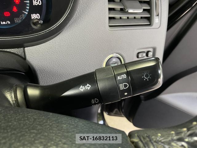 Toyota MARK X ZIO 2011-07 8551922-16