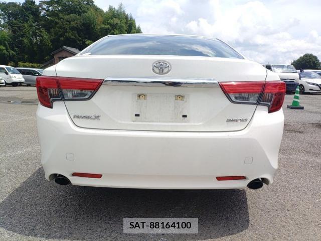 Toyota MARK X 2015-08 8546499-3