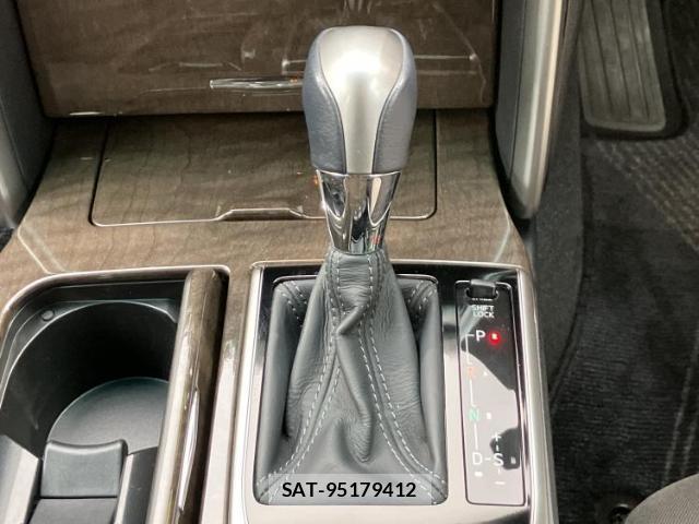 Toyota MARK X 2016-08 8552297-17
