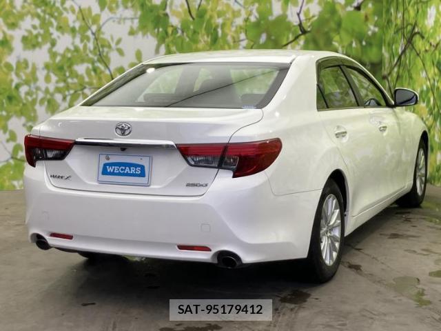 Toyota MARK X 2016-08 8552297-2