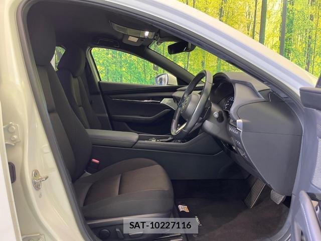 Mazda MAZDA3 2019-07 8551866-7
