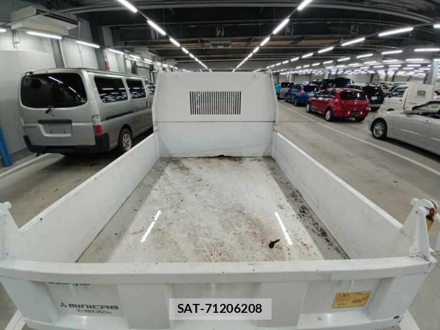 Mitsubishi MINICAB TRUCK 2016-09 8551204-8