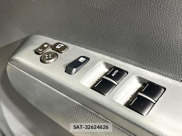 Nissan MOCO 2011-08 8551902-4