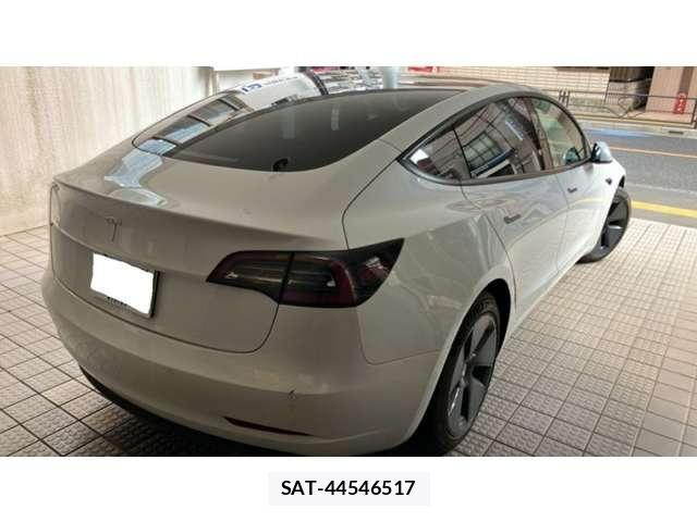 Tesla MODEL 3 2021-07 8549218-4