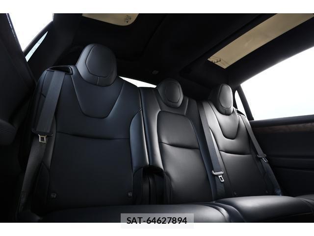 Tesla MODEL X 2020-12 8551890-12