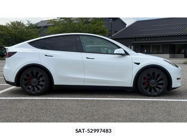 Tesla MODEL Y 2023 8548918-6