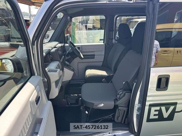 Honda N-VAN e: 2025-02 8549143-4