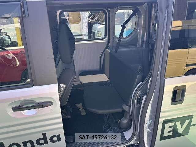 Honda N-VAN e: 2025-02 8549143-5