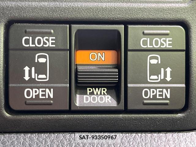 Toyota NOAH 2017-11 8545433-5