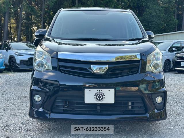 Toyota NOAH 2013-10 8545491-1
