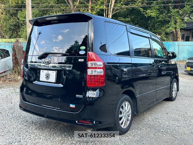 Toyota NOAH 2013-10 8545491-6