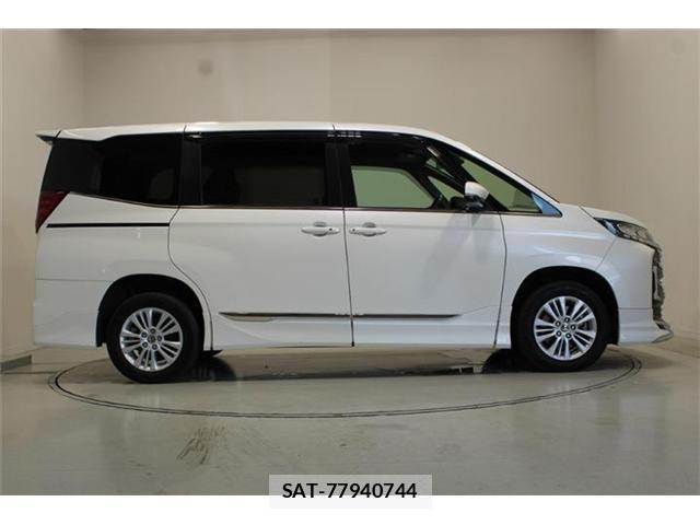 Toyota NOAH 2023-03 8545778-12