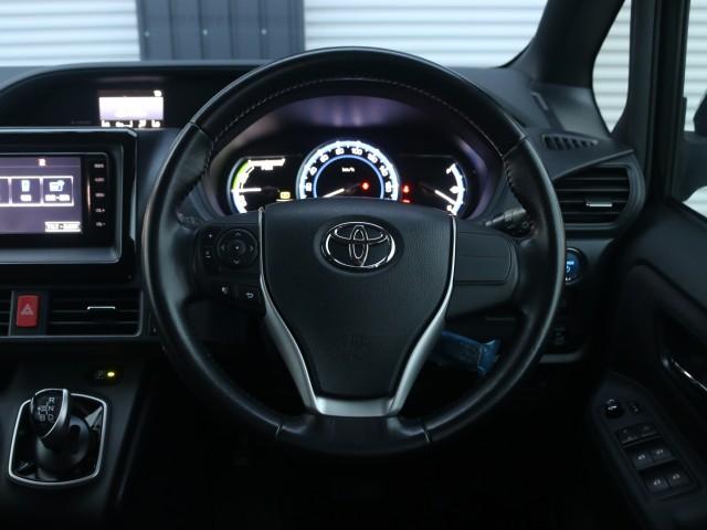 Toyota NOAH 2015-02 8545898-17