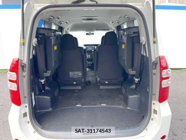 Toyota NOAH 2013-04 8546398-11