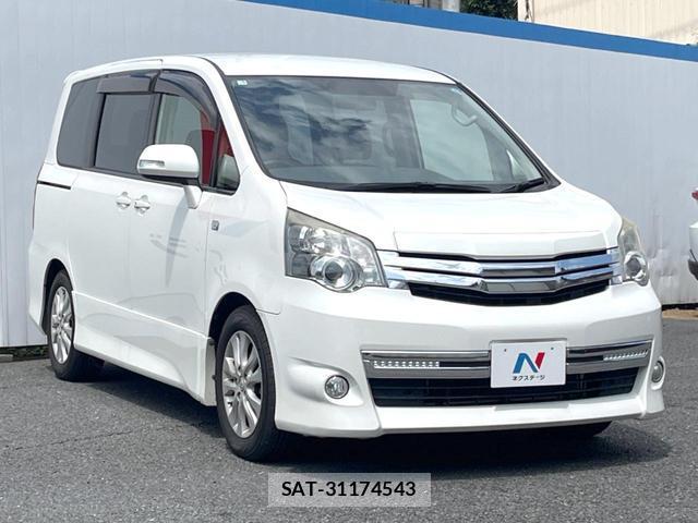Toyota NOAH 2013-04 8546398-16