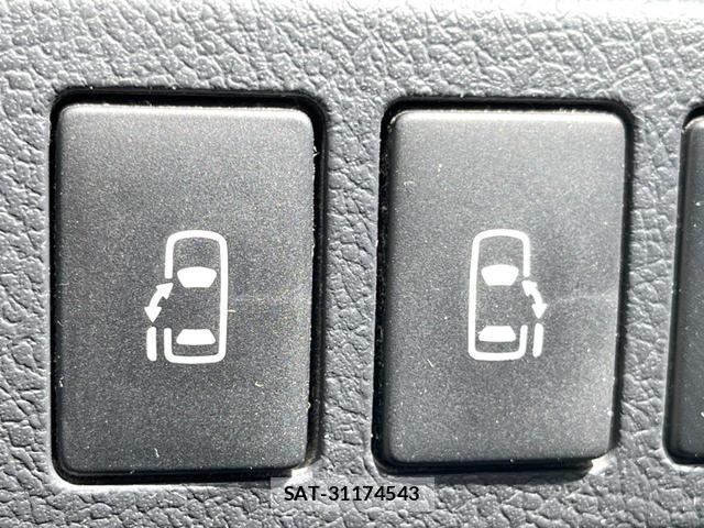 Toyota NOAH 2013-04 8546398-2