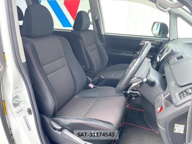 Toyota NOAH 2013-04 8546398-7