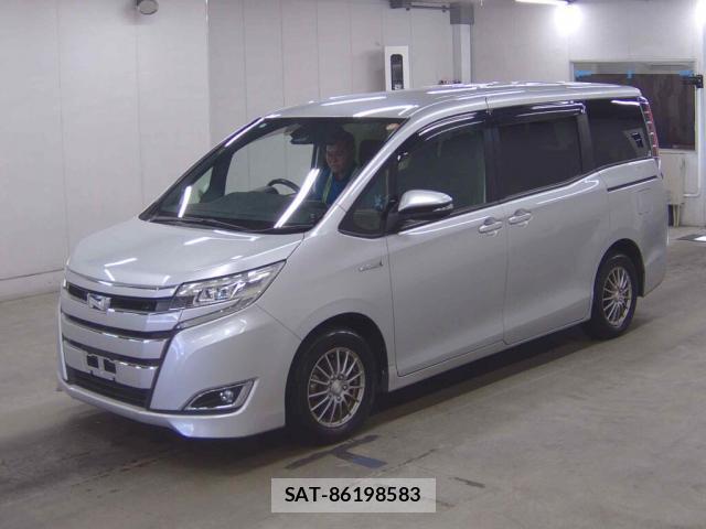 Toyota NOAH 2017-07 8546442-3