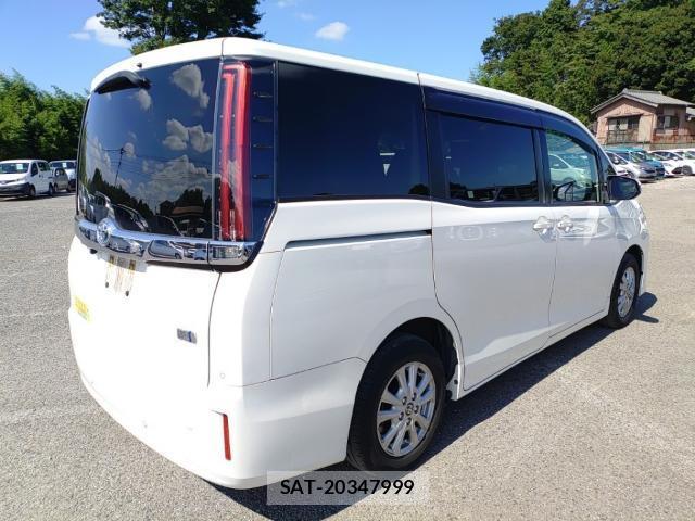 Toyota NOAH 2021-08 8546524-4