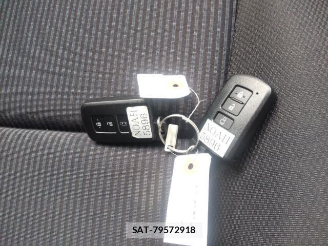 Toyota NOAH 2021-07 8546568-14
