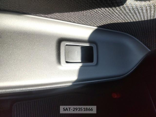 Toyota NOAH 2021-08 8546571-12