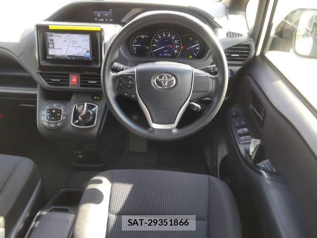 Toyota NOAH 2021-08 8546571-2