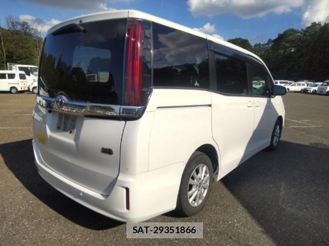 Toyota NOAH 2021-08 8546571-4
