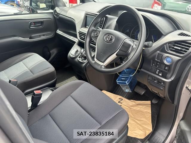Toyota NOAH 2021-11 8546596-4