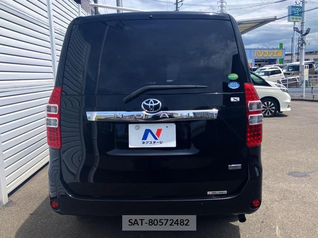 Toyota NOAH 2013-02 8547168-15