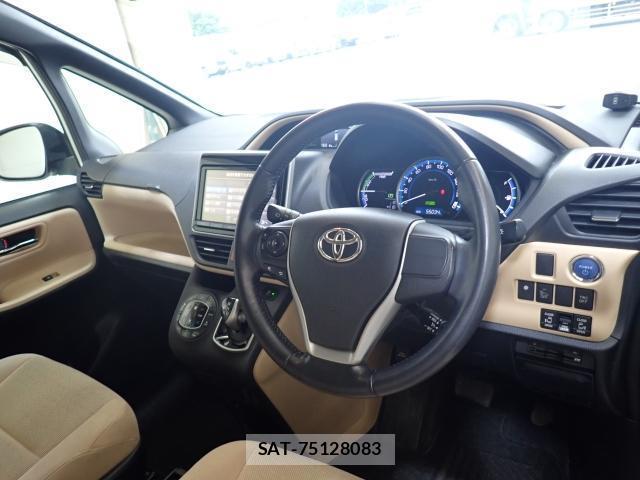 Toyota NOAH 2014-07 8547809-2