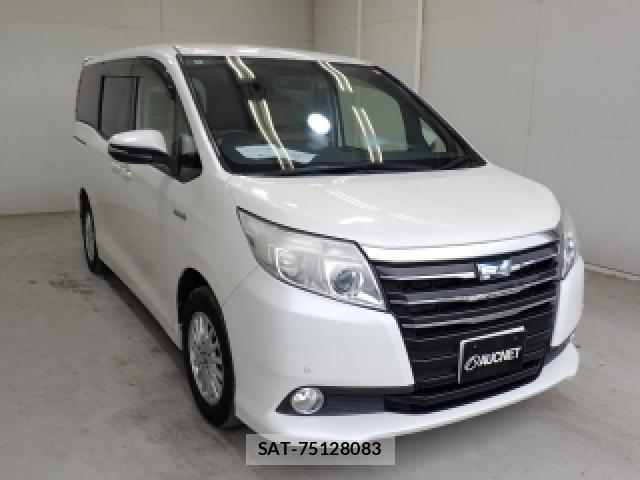 Toyota NOAH 2014-07 8547809-4