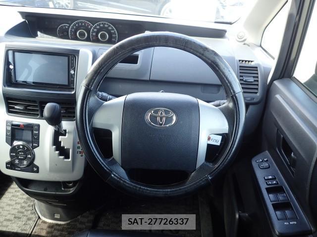Toyota NOAH 2012-05 8547954-2