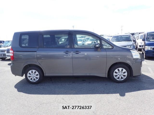 Toyota NOAH 2012-05 8547954-3