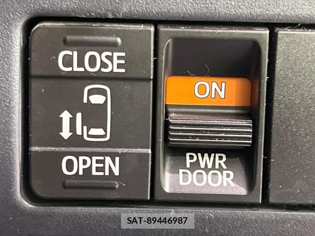Toyota NOAH 2017-01 8548083-5