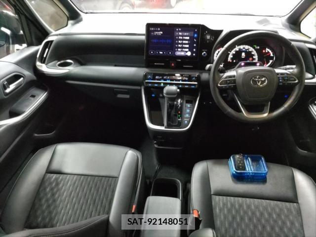 Toyota NOAH 2024-04 8548121-2