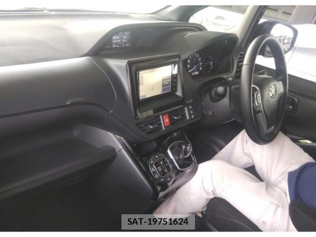 Toyota NOAH 2021-03 8548379-2