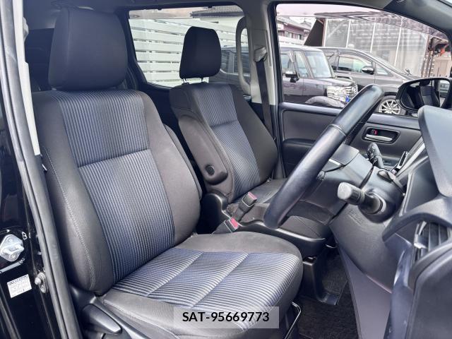 Toyota NOAH 2019-10 8549034-13