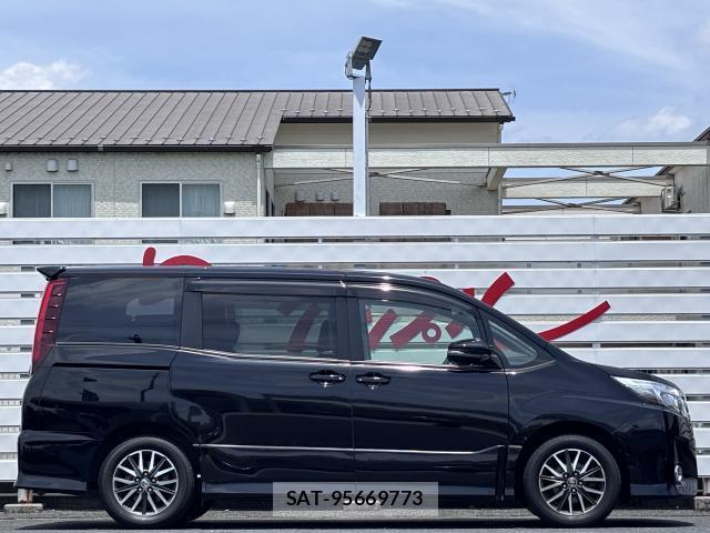 Toyota NOAH 2019-10 8549034-3