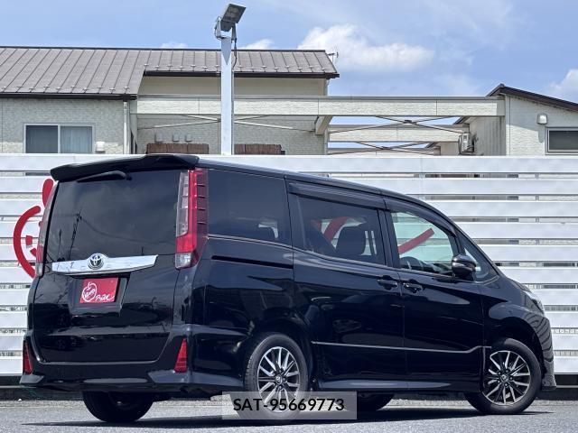 Toyota NOAH 2019-10 8549034-4