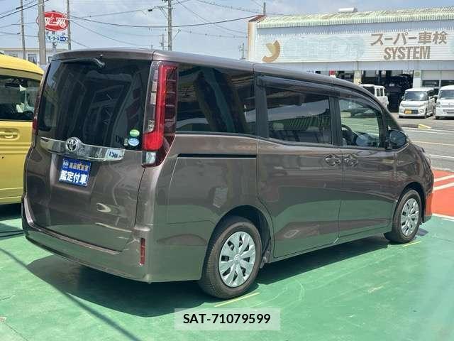 Toyota NOAH 2017-06 8549114-1