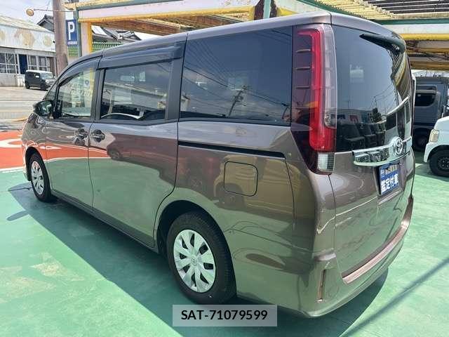 Toyota NOAH 2017-06 8549114-17