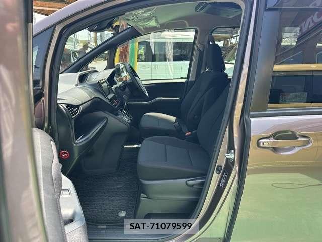 Toyota NOAH 2017-06 8549114-3