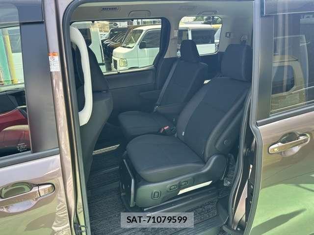 Toyota NOAH 2017-06 8549114-5