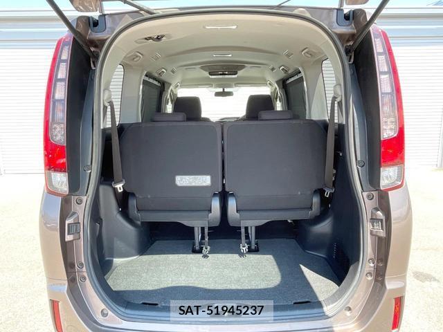 Toyota NOAH 2015-11 8549628-11
